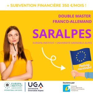 Doppelstudium SARALPES, denkende Frau und Europa-Flagge in der Hand
